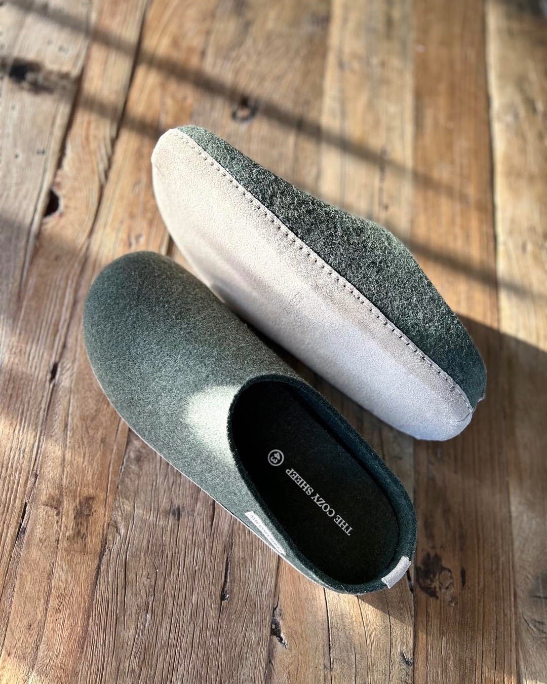 Tøffel med skindsål – Forest Green - The Cozy Sheep
