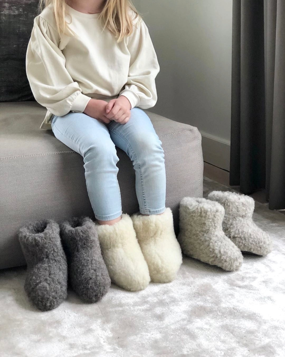 Uldhjemmesko til børn – hvid (Høj model) - The Cozy Sheep