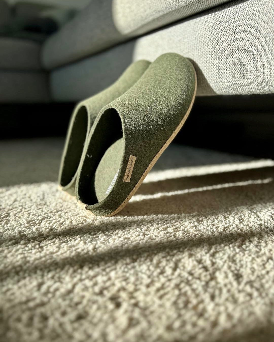 Tøffel med skindsål – Forest Green - The Cozy Sheep