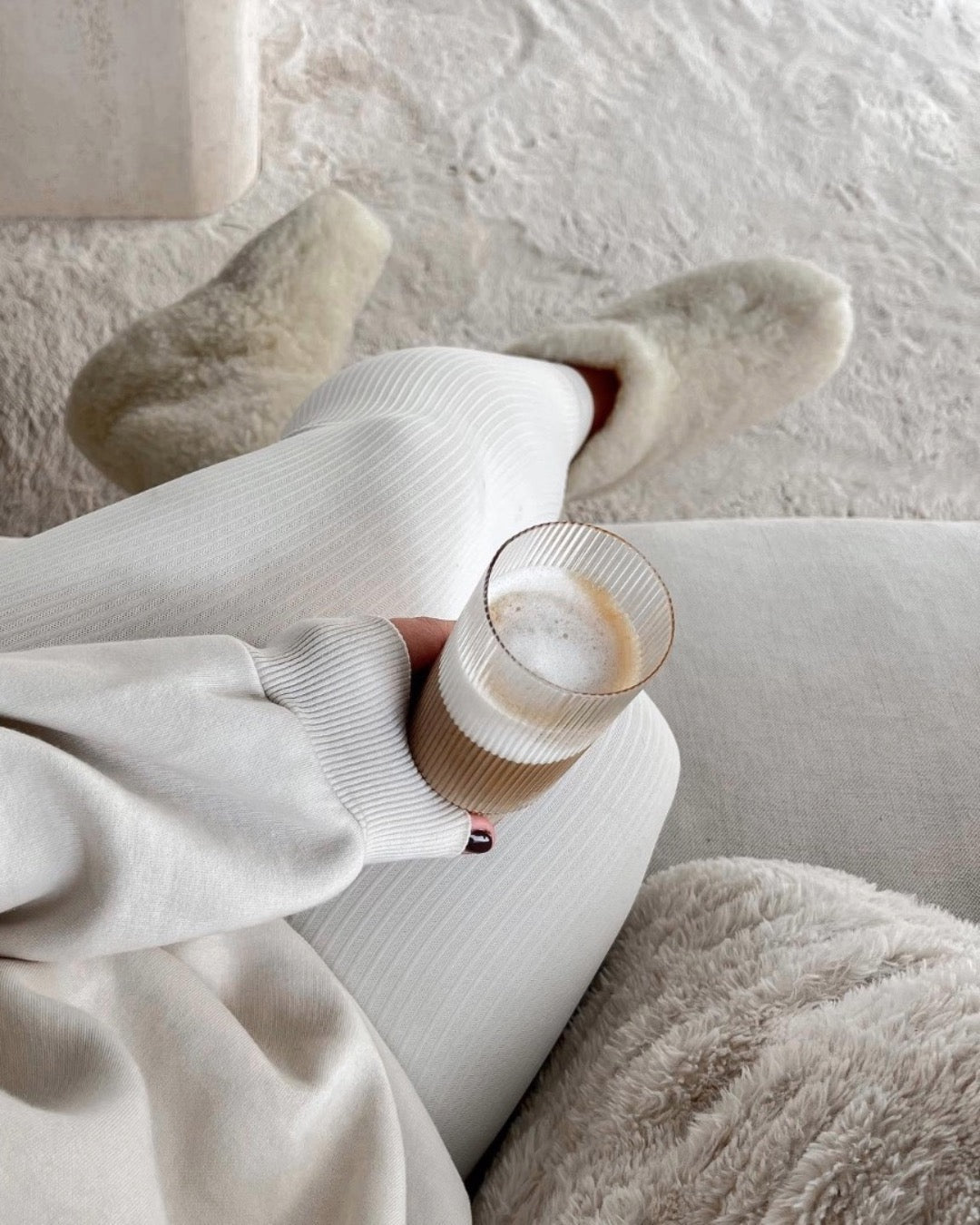 Uldhjemmesko – hvid (Høj model) - The Cozy Sheep