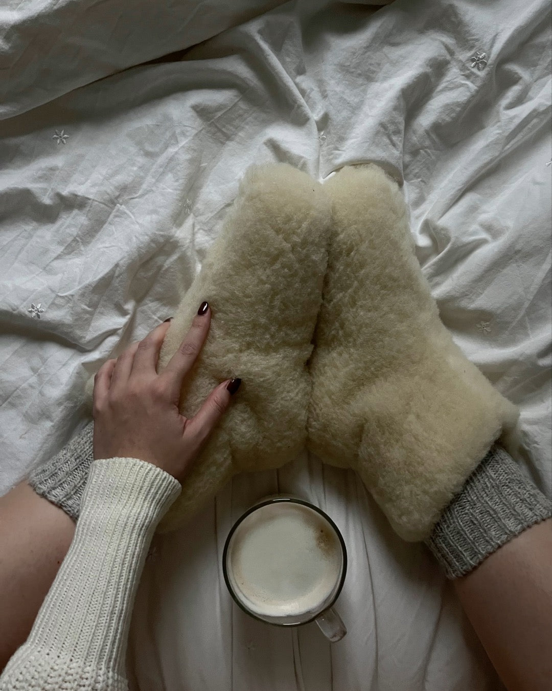Uldhjemmesko – hvid (Høj model) - The Cozy Sheep