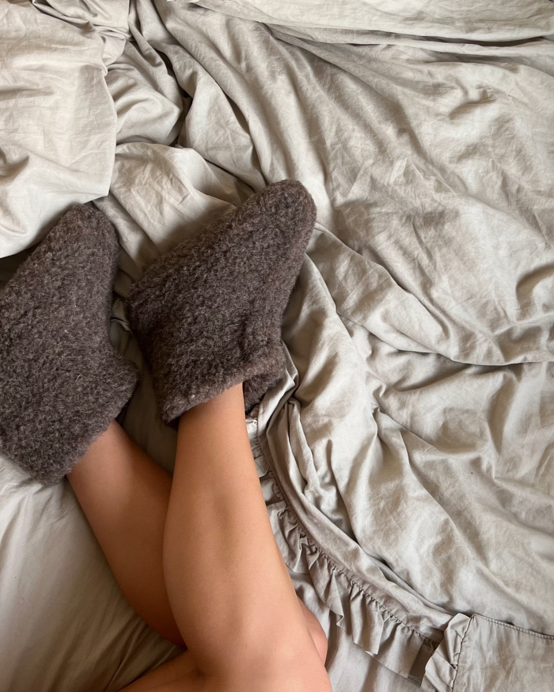 Uldhjemmesko – Mørkegrå/brun (Høj model) - The Cozy Sheep